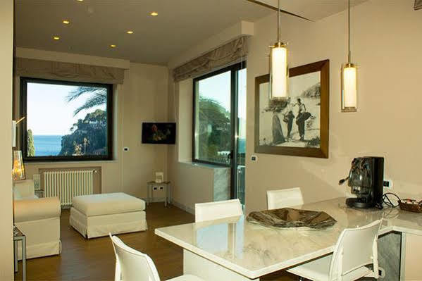 Appartement Fenetre sur le blue à Taormine Extérieur photo